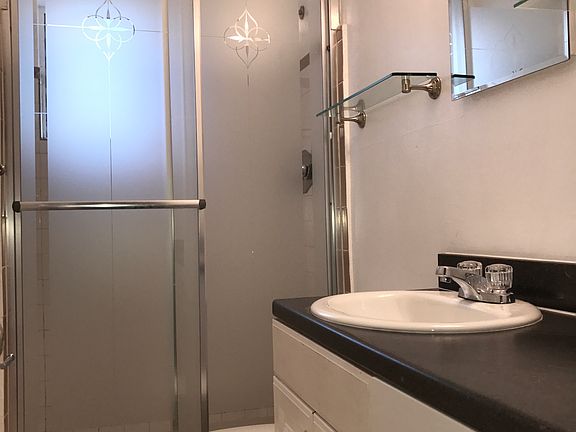 5th image of 632 NE 8th Ave APT 4