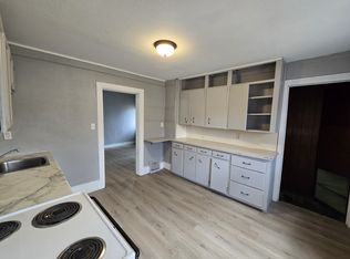 714 W 1st St, Waterloo, IA 50701