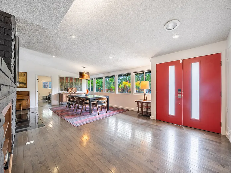 13557 Kittridge St — Photo 33