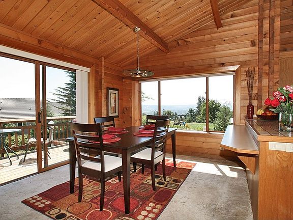 CAN YOU THINK OF A BETTER VIEW FOR YOUR FAMILY MEALS