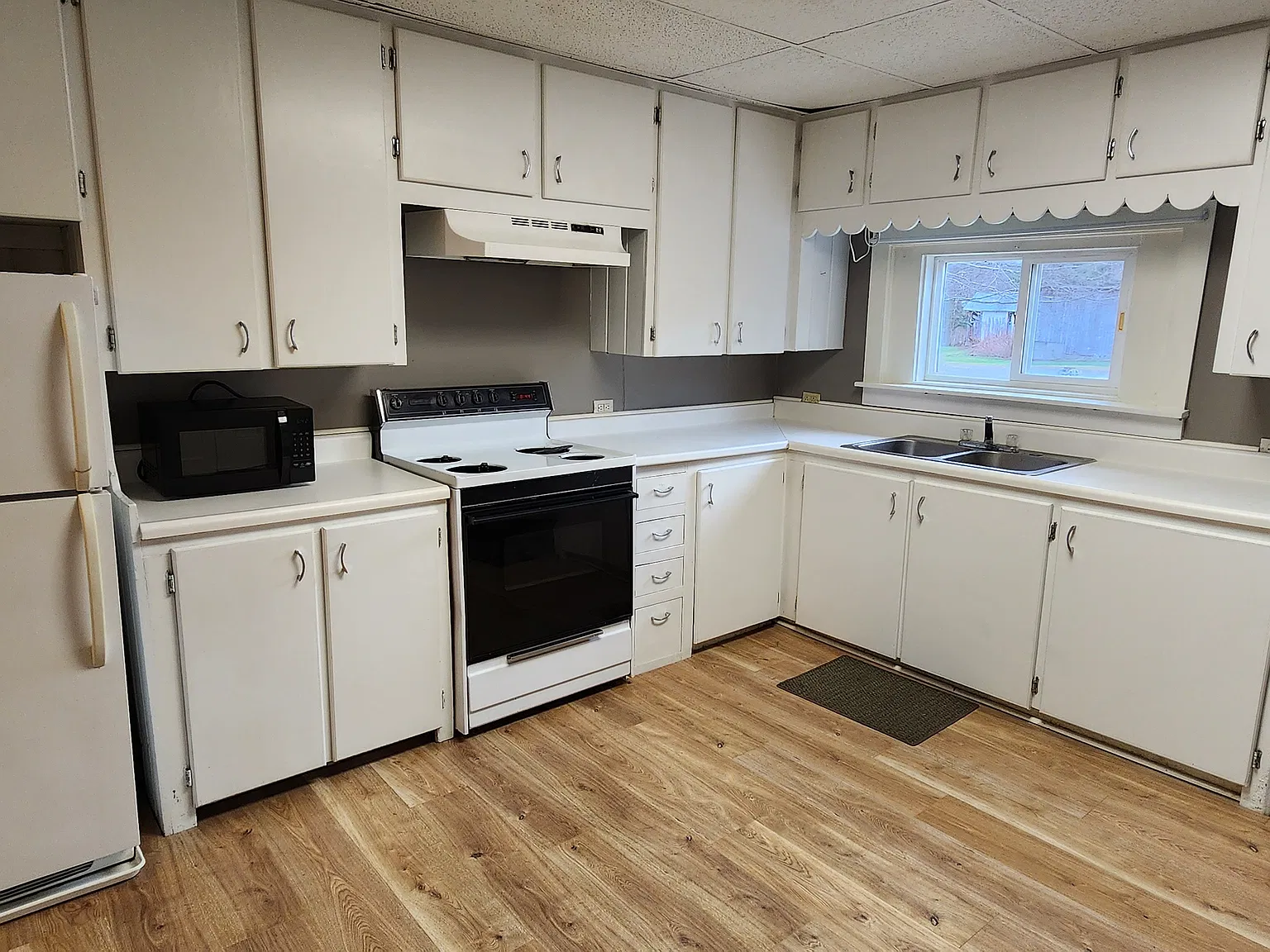 633 Main St — Photo 2