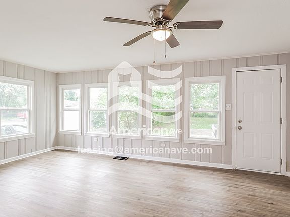 599215_002_living_room_3.jpg