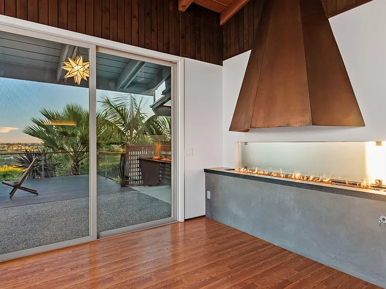 2110 Crest Dr — Photo 10