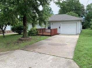 2420 N Lyon Ave, Springfield, MO 65803
