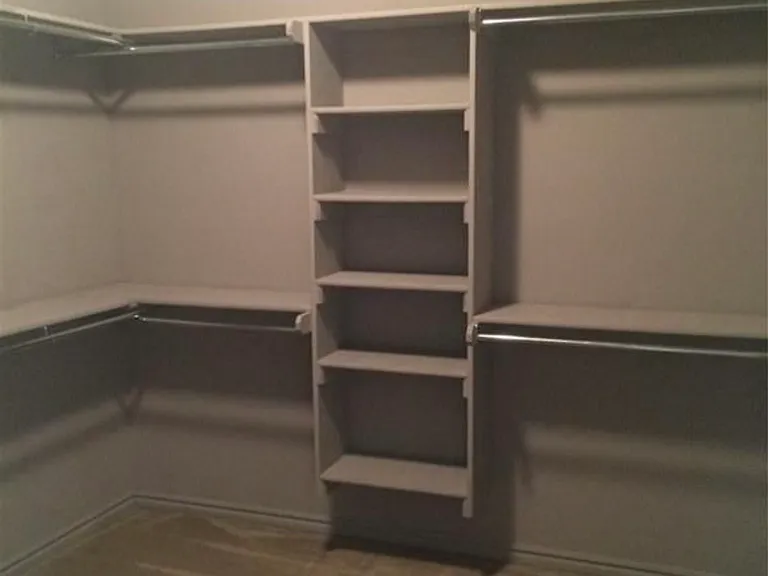 1828 Cedar Creek Ct — Photo 3