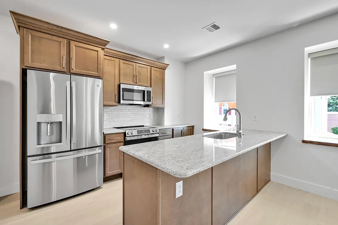 1 bed, 700 sqft, $1,600 — Photo 1