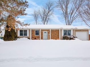 471 Illini Dr, Carol Stream, IL 60188