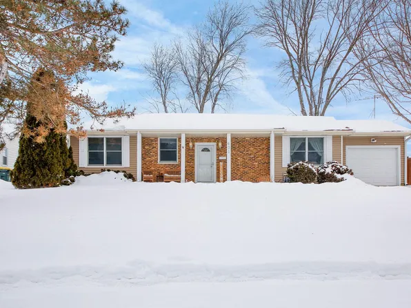 471 Illini Dr, Carol Stream, IL 60188