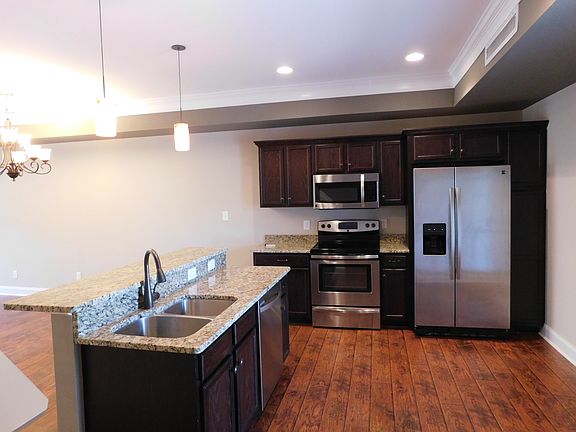 5th image of 221 Capstone Dr