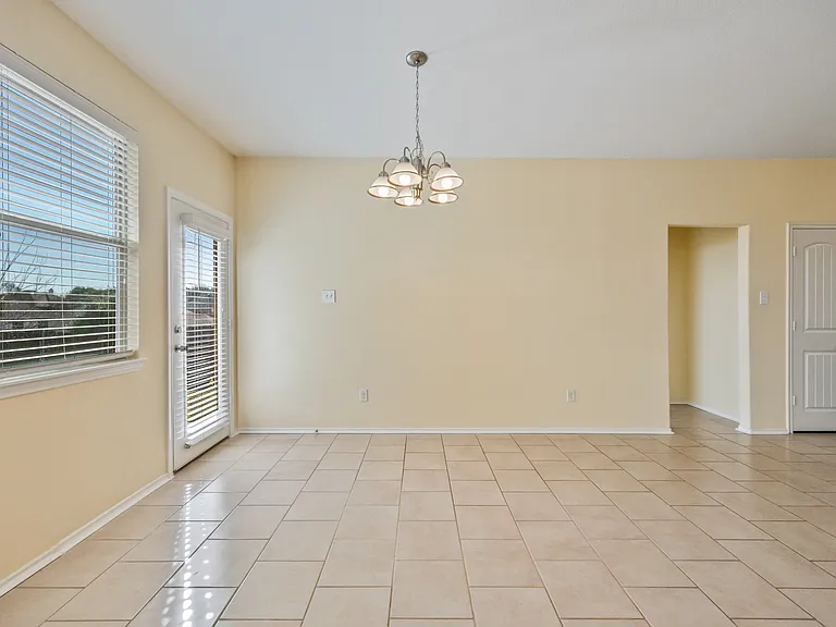 2508 Pioneer Bluffs Rd — Photo 21
