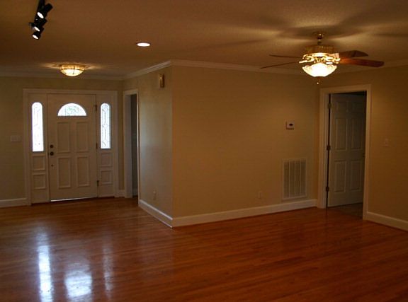 2nd image of 113 Woodglen Ct
