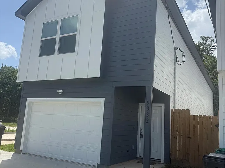 9932 Fillmore St — Photo 1