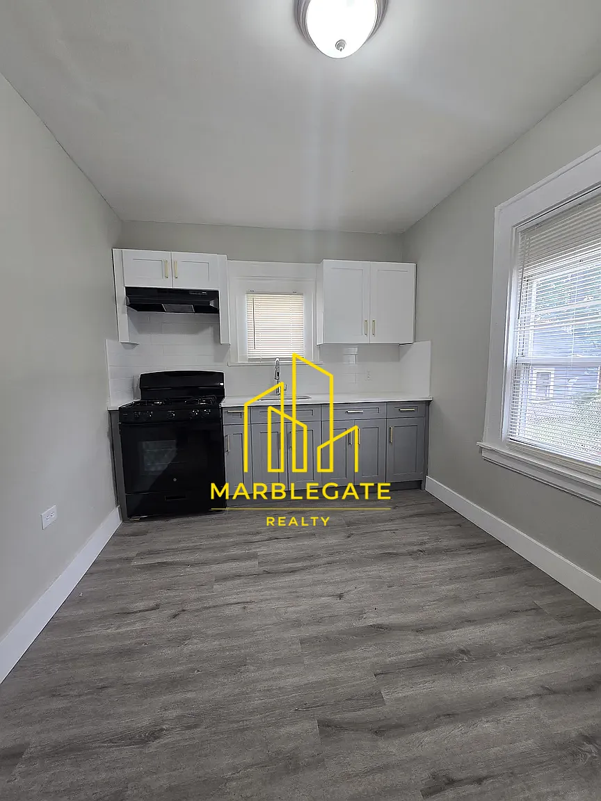4 bed, $2,495 — Photo 2