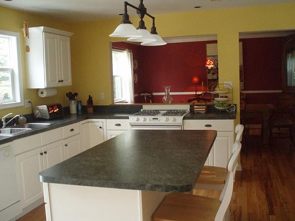 2nd image of 38 Hidden Glen Dr