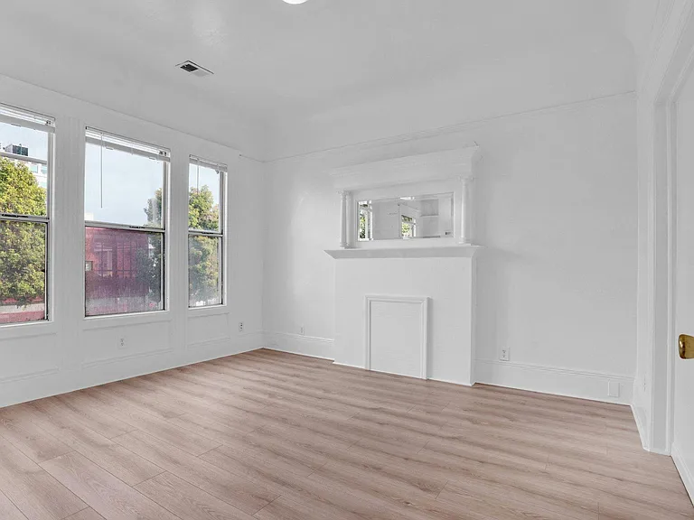 233 10th St — Photo 27