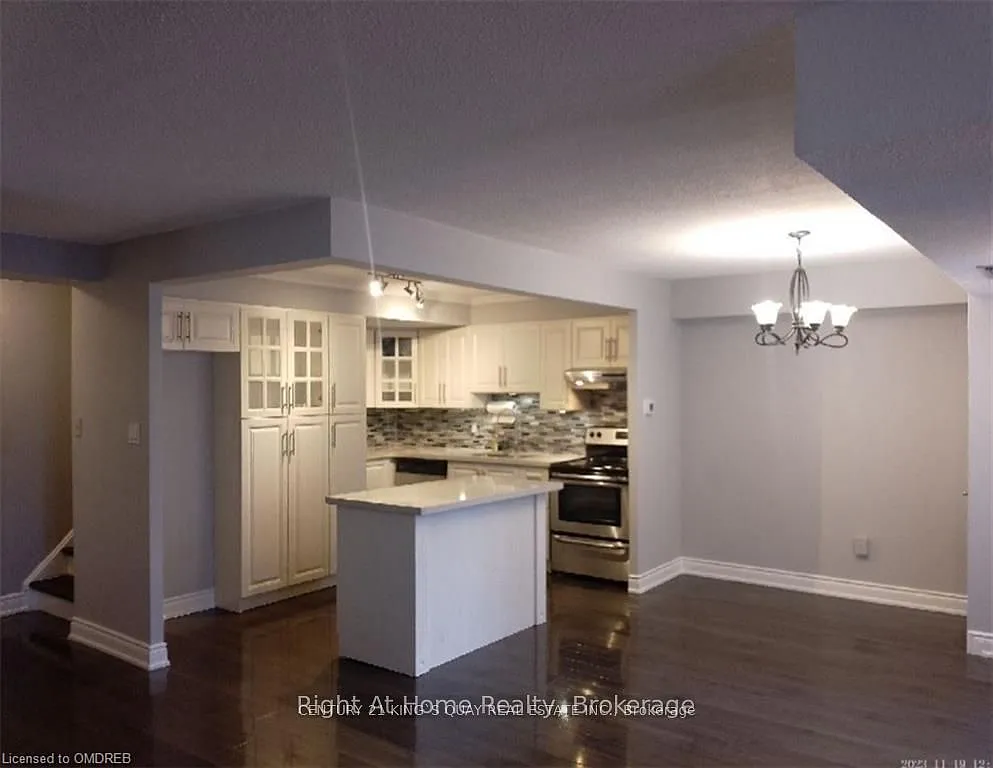 1300 Marlborough Ct — Photo 2