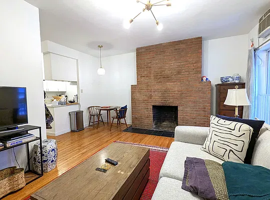 Living room, photo 1