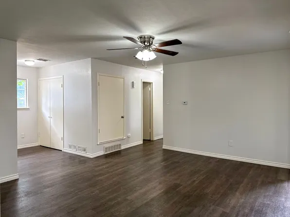 53102 Red Oak Dr, Irving, TX 75060