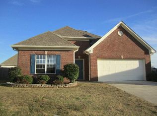 111 Grant Cir, Calera, AL 35040