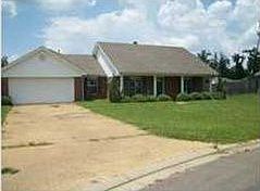 1st image of 909 Oakwood Cv