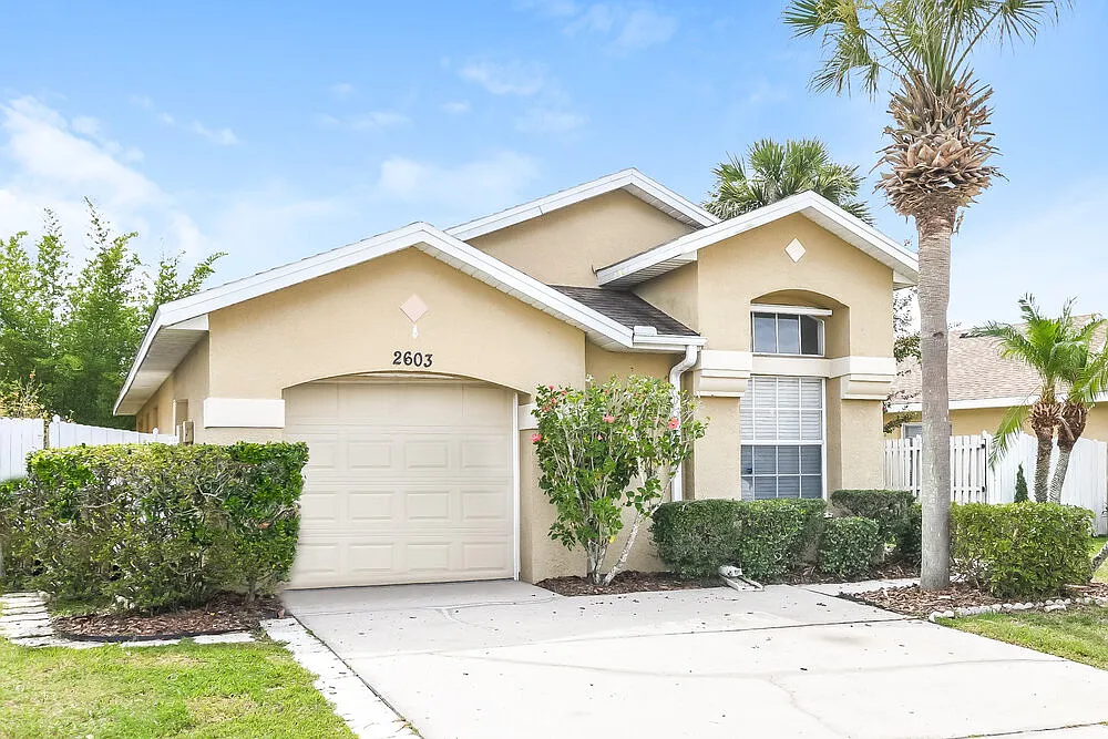 3 bed, 2.0 bath, 1392 sqft, $2,390 — Photo 1