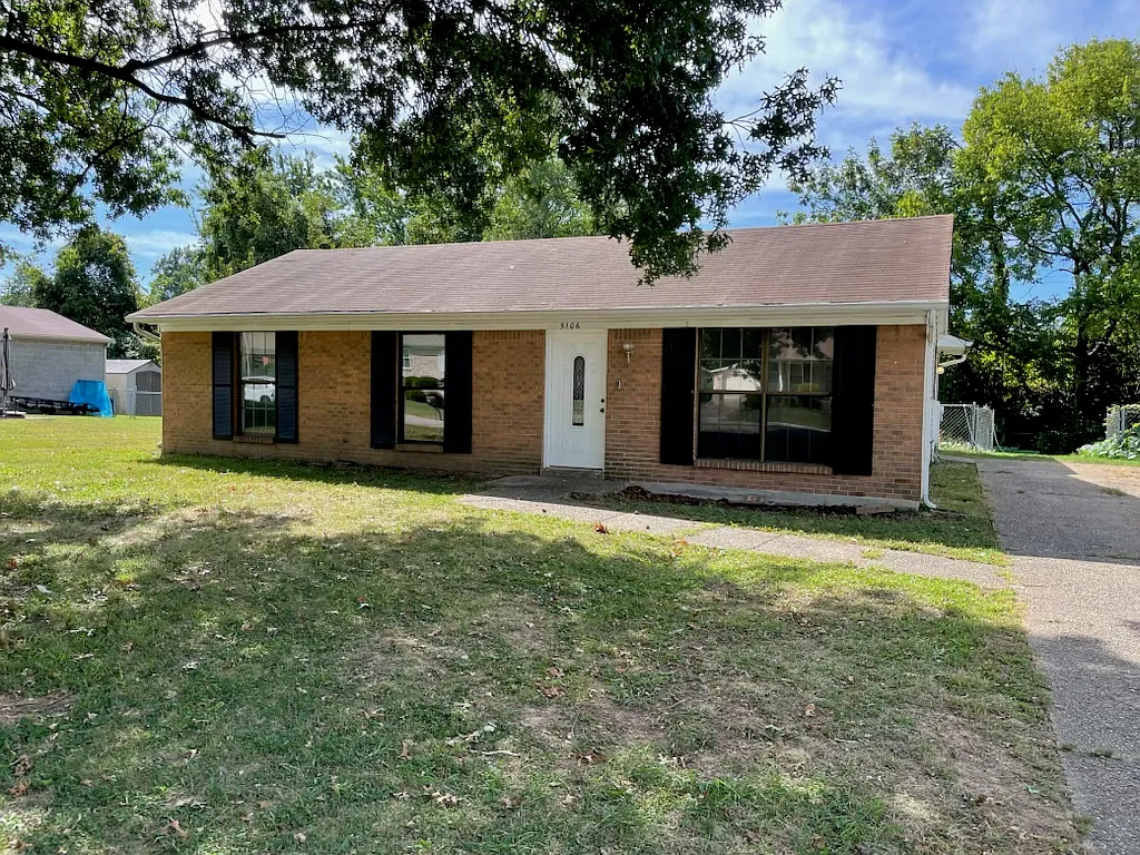 3 bed, 1300 sqft, $1,800 — Photo 1