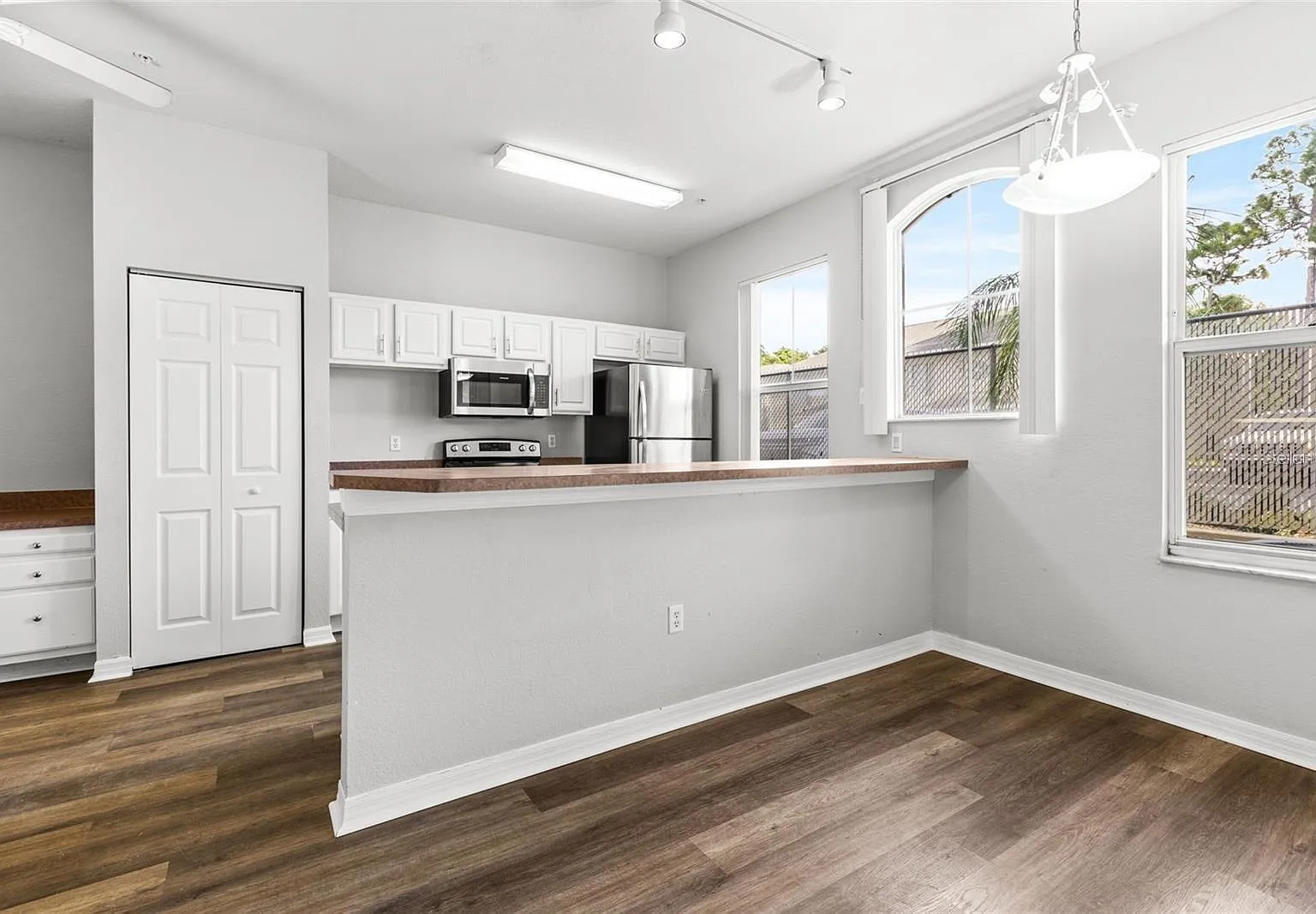 3 bed, 3.5 bath, 1844 sqft, $2,175 — Photo 3