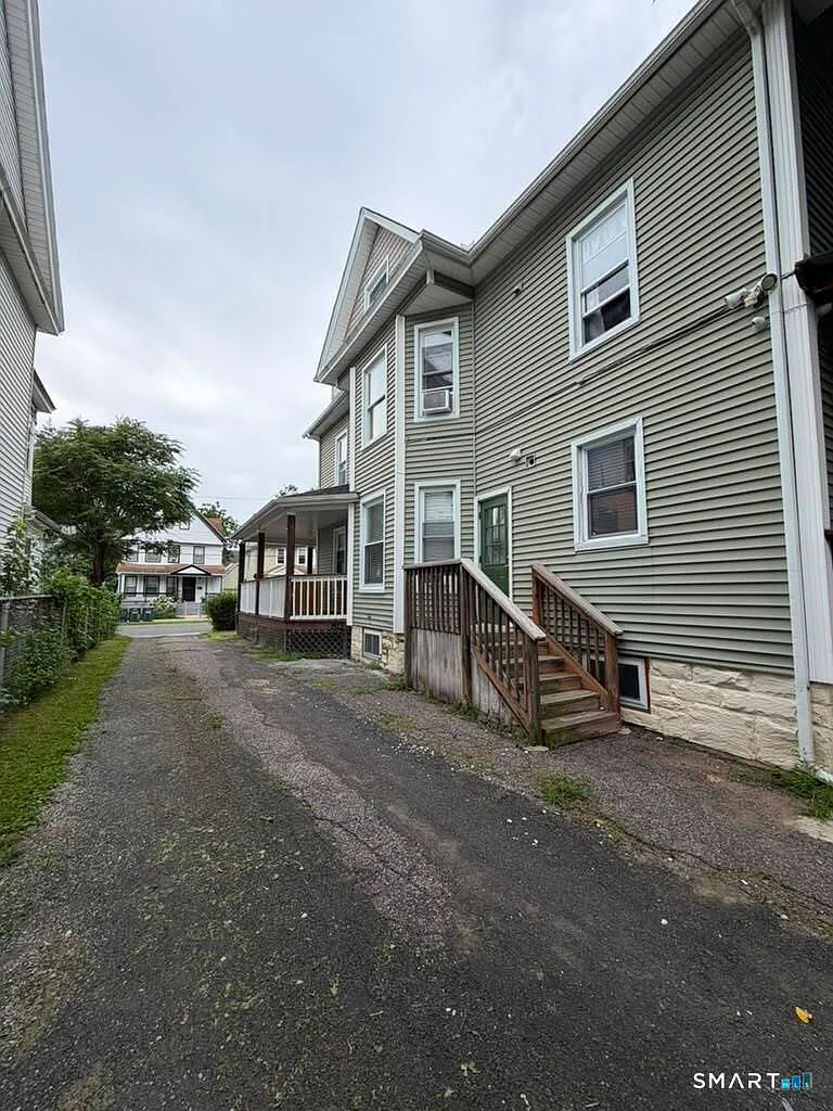 1 bed, 1.0 bath, 800 sqft, $1,800 — Photo 2
