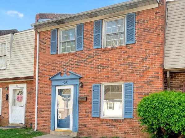 725 Denton Cir, Fredericksburg, VA 22401