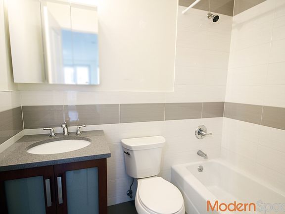 4th image of 2757 Crescent St APT 3B