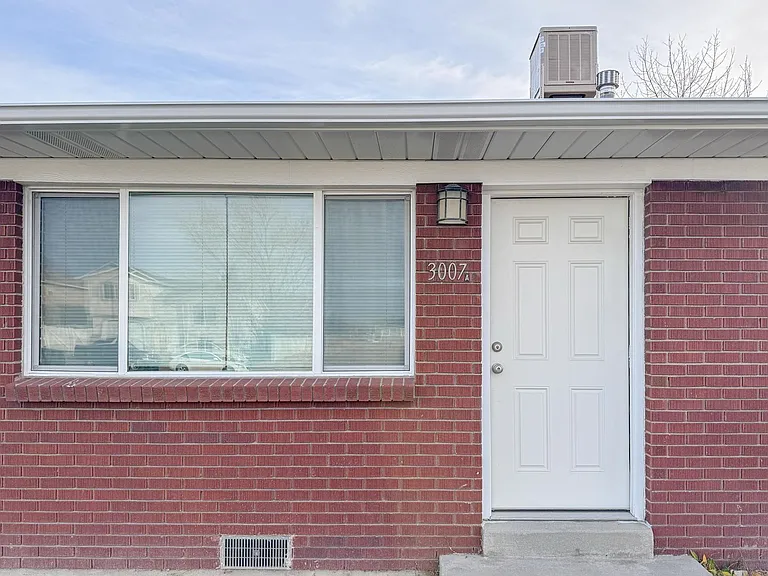 3007 S 3200 W — Photo 2
