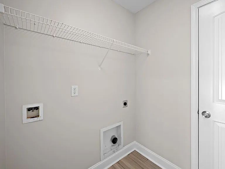 1385 Sussex Dr — Photo 12