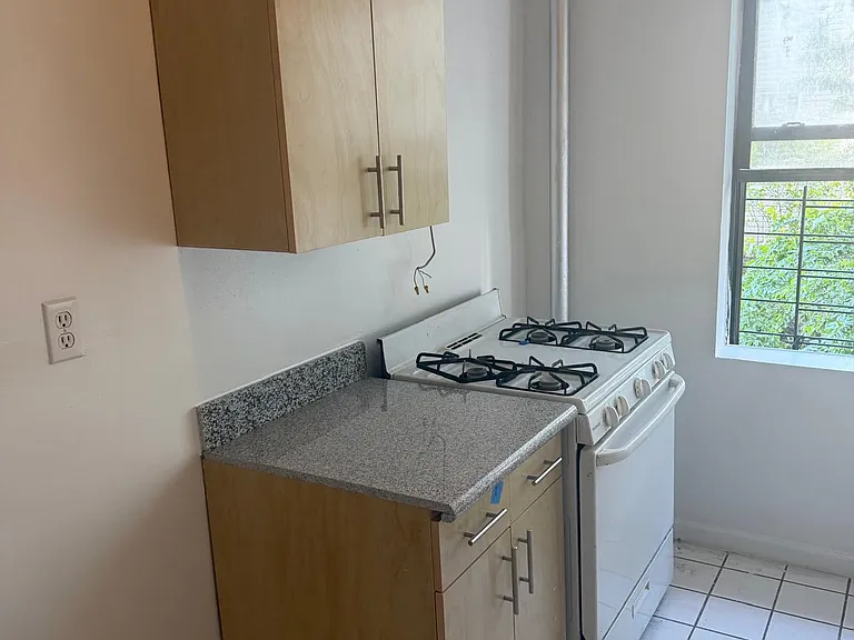 110 Highland Ave #D35 — Photo 2