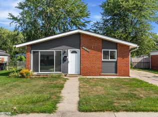 21537 Parkway St, Saint Clair Shores, MI 48082