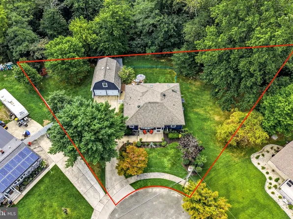 5 College Cir, Stratford, NJ 08084