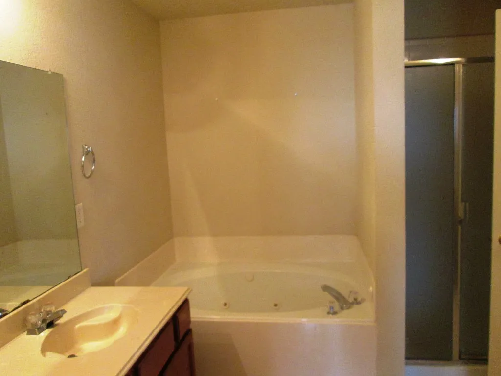 4 bed, 2143 sqft, $2,395 — Photo 4