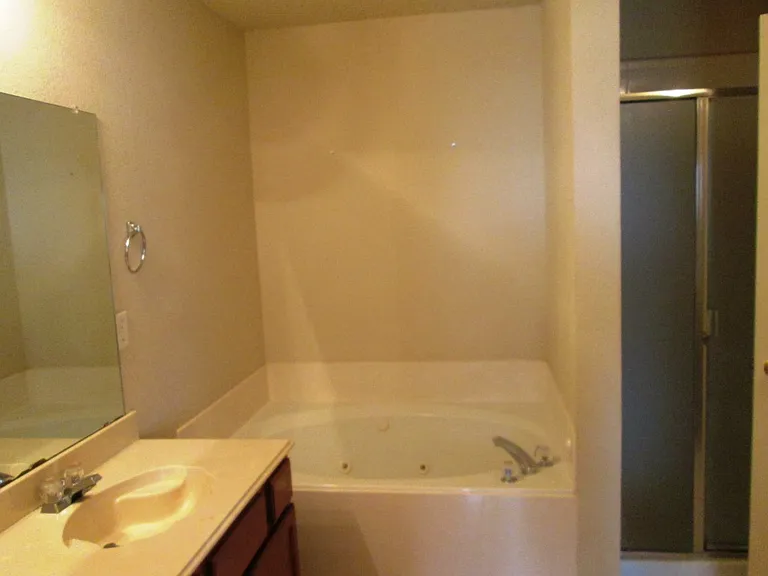 9102 Gaspard Ct — Photo 4