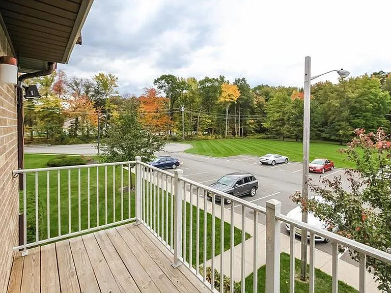 4220 Birchwood Ct — Photo 2