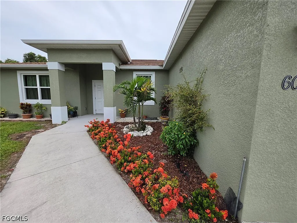 4 bed, 2.0 bath, 2026 sqft, $2,500 — Photo 2