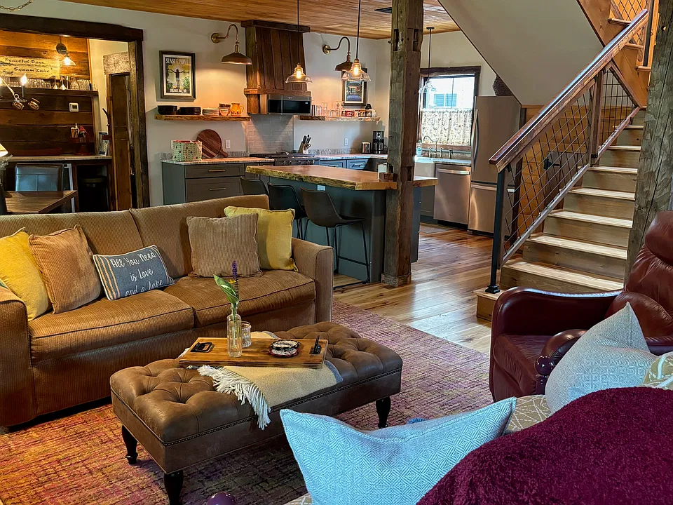 Fireplace Living Room, full kitchen, handy bar area, with walk-in pantry