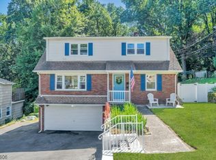 28 Macfarlan Ave, Hawthorne, NJ 07506