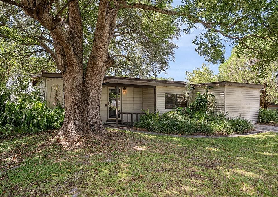 1st image of 136 Country Club Cir