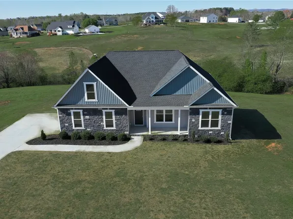 1708 Troon Ln, Walhalla, SC 29691