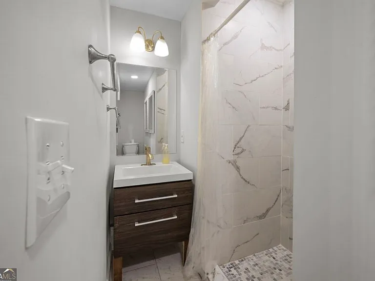3175 Westwood Dr — Photo 11