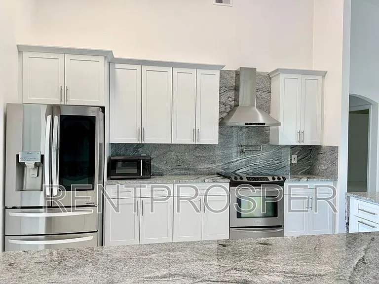 11400 Lovers Ln — Photo 6