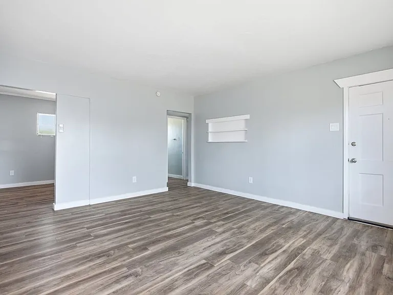 2130 N Forgeus Ave #B — Photo 4