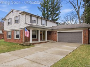35037 Ellen Ct, Livonia, MI