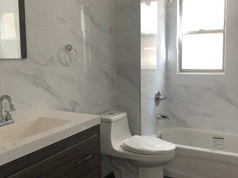 15816 Grand Central Pkwy #2 — Photo 8