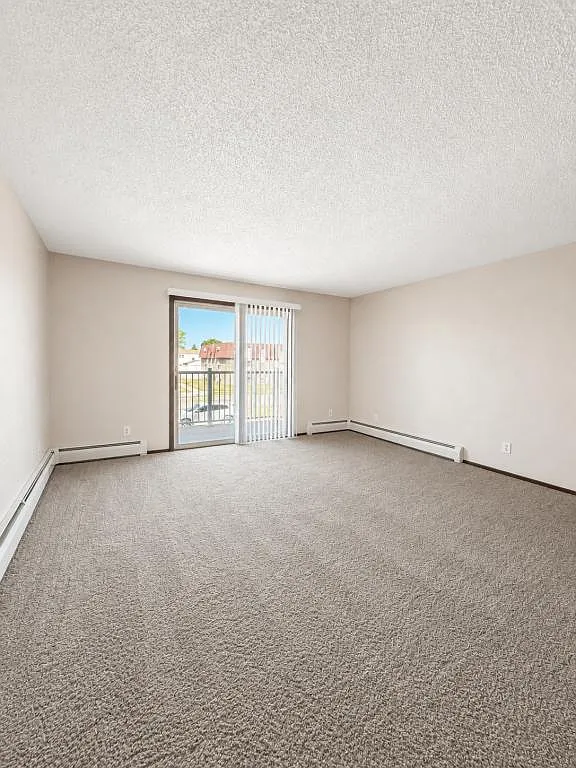 1025 Laramie Dr — Photo 4
