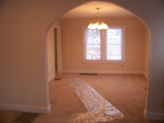 4th image of 560 Oak St